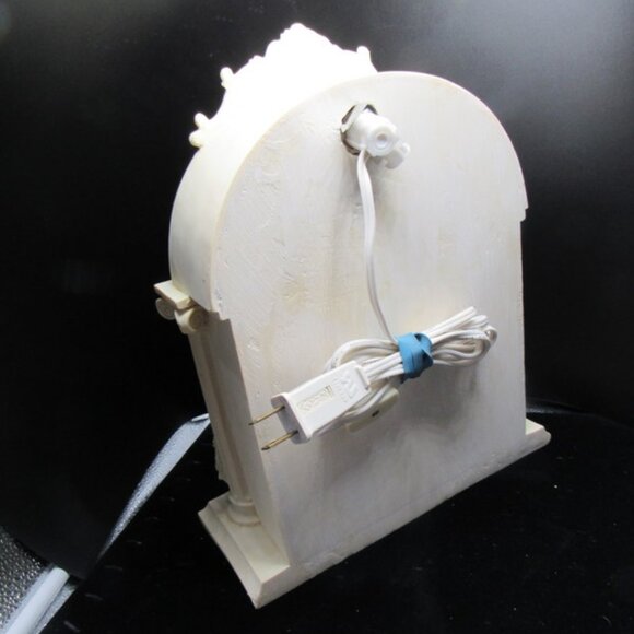 Vintage Casa Elite Christmas Diorama. 12x10x5 inches. White. - Picture 8 of 13